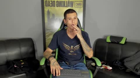 Snapshot of jamesinked_ chatting on 01.12.25 Jamesinked  online show from 01.12.25