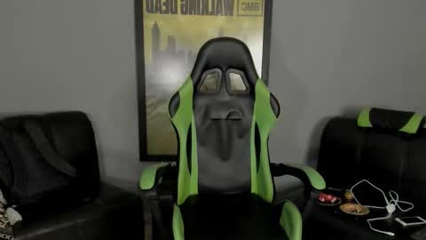 Snapshot of jamesinked_ chatting on 02.04.25 Jamesinked  online show from 02.04.25