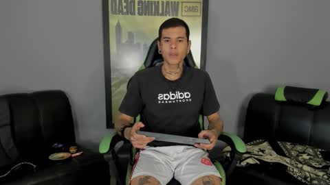 Snapshot of jamesinked_ chatting on 02.05.25 Jamesinked  online show from 02.05.25