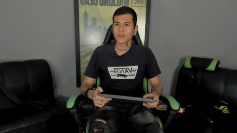 Snapshot of jamesinked_ chatting on 02.09.25 Jamesinked  online show from 02.09.25