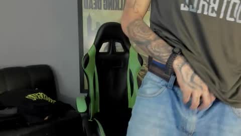 Snapshot of jamesinked_ chatting on 02.10.25 Jamesinked  online show from 02.10.25