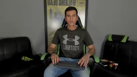 Snapshot of jamesinked_ chatting on 02.10.25 Jamesinked  online show from 02.10.25