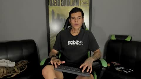 Snapshot of jamesinked_ chatting on 03.04.25 Jamesinked  online show from 03.04.25