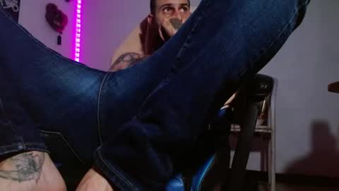 Snapshot of jammes_owen chatting on 04.22.26 Jammes. online show from 04.22.26
