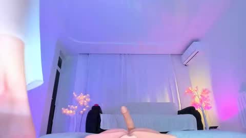 Snapshot of jane__klein chatting on 12.19.24 Jenia online show from 12.19.24