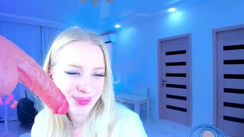 Snapshot of jane__klein chatting on 01.04.25 Jenia online show from 01.04.25