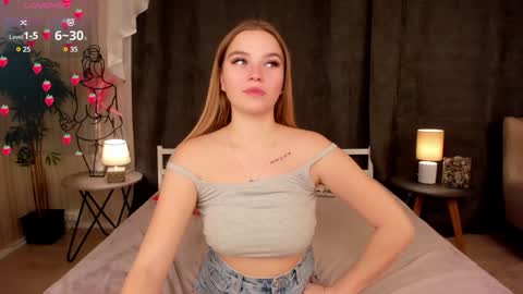 Day Alice Night Stella online show from 12.15.24