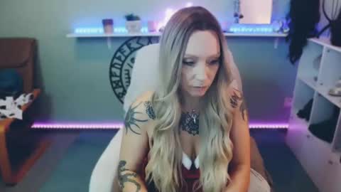 Snapshot of janinasecrets___ chatting on 12.26.24 JaninaSecrets online show from 12.26.24
