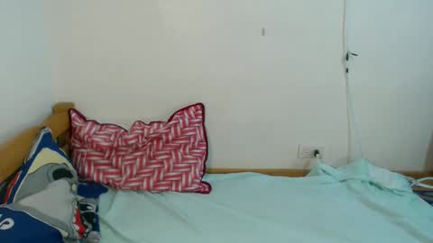 Snapshot of janlloyd04 chatting on 11.17.25 janlloyd04 online show from 11.17.25