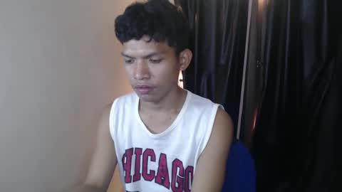 Snapshot of janlloyd04 chatting on 11.24.25 janlloyd04 online show from 11.24.25