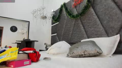 Janna online show from 12.21.25