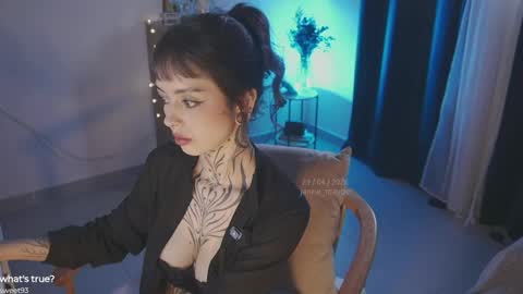 Snapshot of janne_maybe chatting on 04.29.26 jmaybe e online show from 04.29.26
