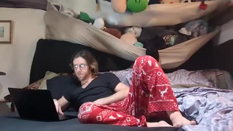 Snapshot of jarethgray chatting on 12.25.24 Jareth online show from 12.25.24