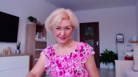 Snapshot of jasmin18v chatting on 02.06.26 Jasmin room for people 40 online show from 02.06.26