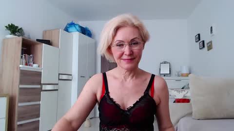 Snapshot of jasmin18v chatting on 02.15.26 Jasmin room for people 40 online show from 02.15.26