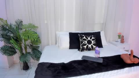 Snapshot of jasmin_evano29 chatting on 07.04.26 online show from 07.04.26