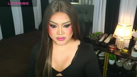 Snapshot of jasmine_brandy chatting on 11.25.25 Jasmine Brandy online show from 11.25.25