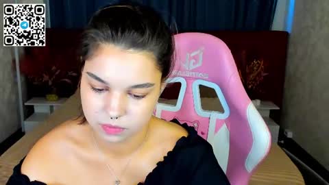 Snapshot of jasmine_burke chatting on 07.25.26 Jasmine Burke online show from 07.25.26