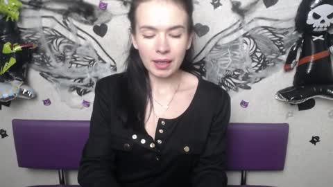 JasmineKouch online show from 11.05.25