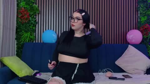 Snapshot of jasminsunrise chatting on 04.14.26 JasminSunset online show from 04.14.26