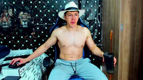 Snapshot of javiersexymann chatting on 05.18.26 Javier online show from 05.18.26