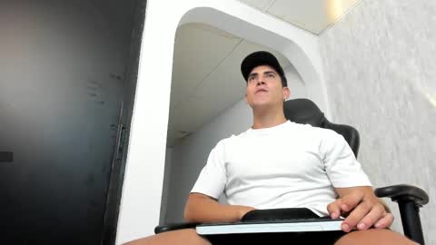 Snapshot of jaxon_steel01 chatting on 03.01.25 jaxon_steel01 online show from 03.01.25