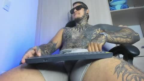 Snapshot of jaxxon22cm chatting on 04.27.26 Michael independient model online show from 04.27.26