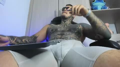 Snapshot of jaxxon22cm chatting on 05.26.26 Michael independient model online show from 05.26.26