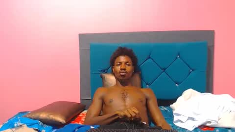 Snapshot of jaycolinss chatting on 12.31.24 jaycollins online show from 12.31.24