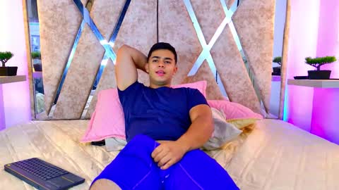 Snapshot of jayd_muscle chatting on 12.18.25 jayd_muscle online show from 12.18.25