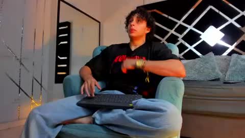 Snapshot of jaytaylorr chatting on 06.27.26 Jay Taylor online show from 06.27.26