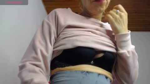 Snapshot of jazmin_princess_hot chatting on 09.26.25 jazmin online show from 09.26.25