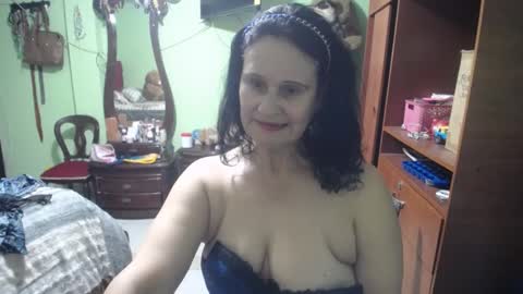 Snapshot of jazmin_rios chatting on 10.01.25 jazmim online show from 10.01.25
