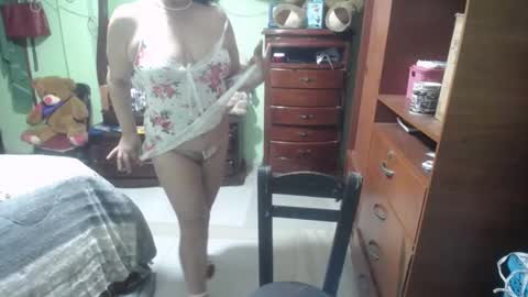 Snapshot of jazmin_rios chatting on 10.03.25 jazmim online show from 10.03.25