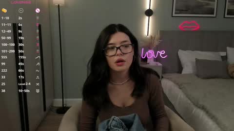 Snapshot of jazminenakano chatting on 09.21.25 Mira the personal mirage D online show from 09.21.25