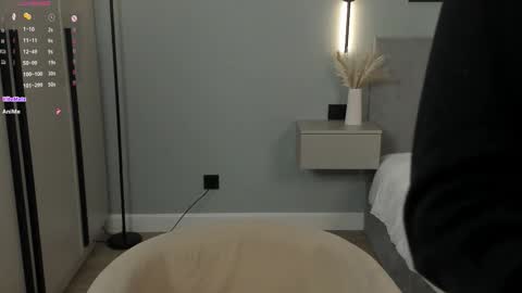 Snapshot of jazminenakano chatting on 09.28.25 Mira the personal mirage D online show from 09.28.25