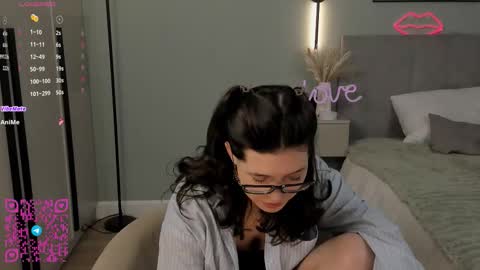 Snapshot of jazminenakano chatting on 09.30.25 Mira the personal mirage D online show from 09.30.25