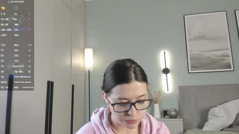 Snapshot of jazminenakano chatting on 12.22.25 Mira the personal mirage D online show from 12.22.25