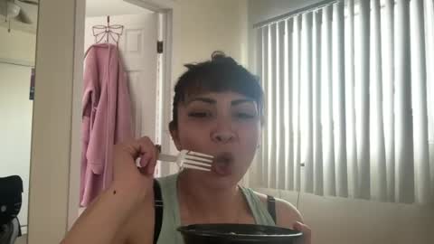 Snapshot of jazzy_lux chatting on 05.18.26 jazzy_lux online show from 05.18.26