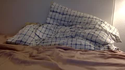 Snapshot of jbach121 chatting on 12.17.25 jbach121 online show from 12.17.25