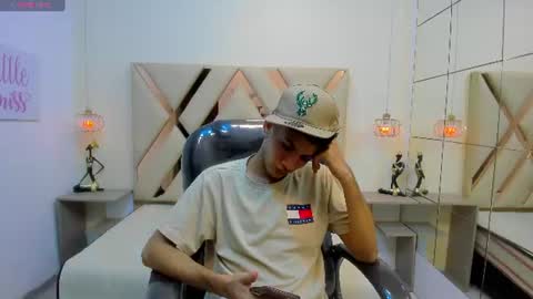 Snapshot of jdwhite18 chatting on 07.12.26 jdwhite18 online show from 07.12.26