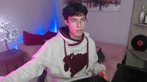 Snapshot of jeam_hot chatting on 12.14.24 jeam_hot online show from 12.14.24