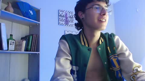 Snapshot of jeam_hot chatting on 12.17.24 jeam_hot online show from 12.17.24