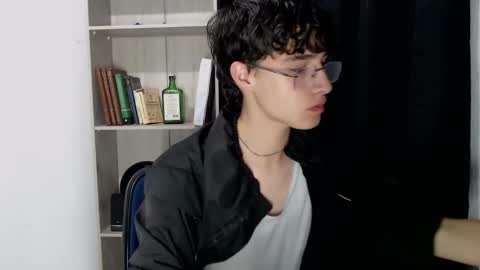 Snapshot of jeam_hot chatting on 12.19.24 jeam_hot online show from 12.19.24