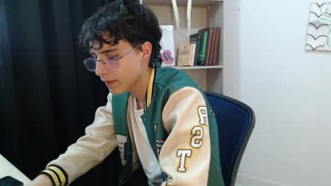 Snapshot of jeam_hot chatting on 12.20.24 jeam_hot online show from 12.20.24