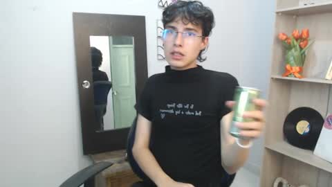 Snapshot of jeam_hot chatting on 12.22.24 jeam_hot online show from 12.22.24