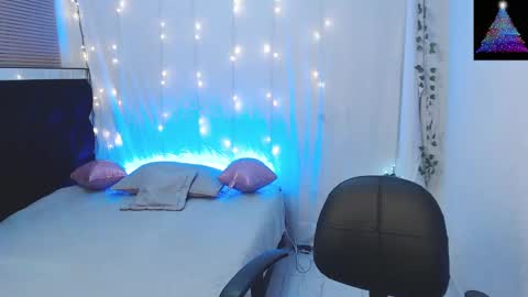 Snapshot of jeam_hot chatting on 12.24.24 jeam_hot online show from 12.24.24