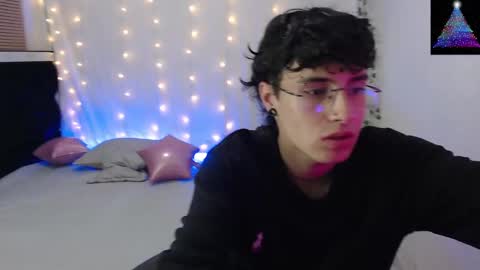 Snapshot of jeam_hot chatting on 12.27.24 jeam_hot online show from 12.27.24