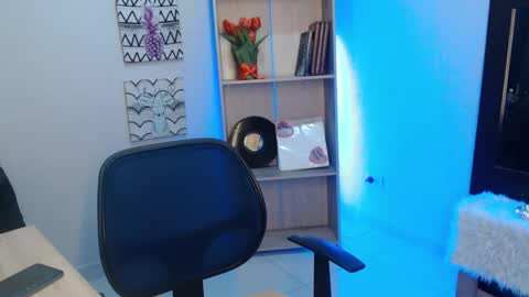 Snapshot of jeam_hot chatting on 01.21.25 jeam_hot online show from 01.21.25