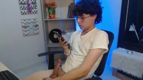 Snapshot of jeam_hot chatting on 01.21.25 jeam_hot online show from 01.21.25